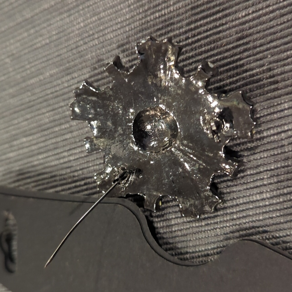 Elegant Brooch Rhinestone Floral Design   Silver and Blue Like New #2 - Picture 6 of 6